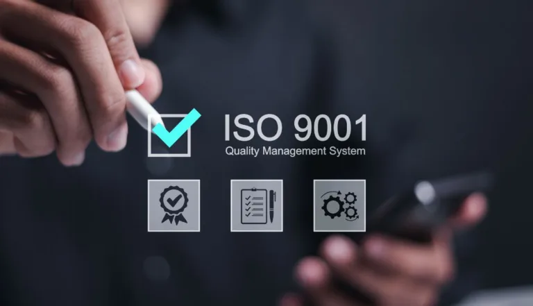 ISO 9001: Por qué la estandarización evita errores en empaques