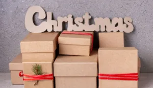 Empaque estacional: Cajas navideñas para branding corporativo